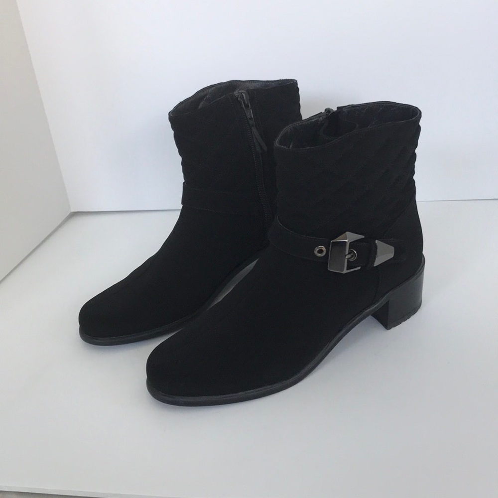 Stuart Weitzman Gorby Black Gore Tex Booties EUC 6.5